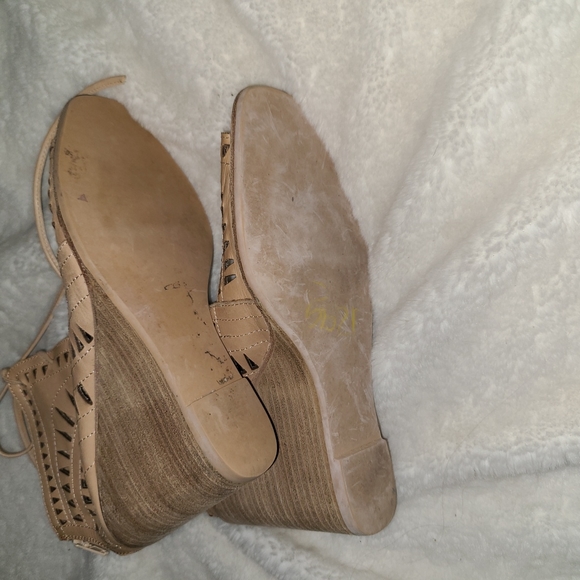 Jeffery Campbell Size 10 Tan Leather Lazer Cut Out Design - Picture 6 of 9